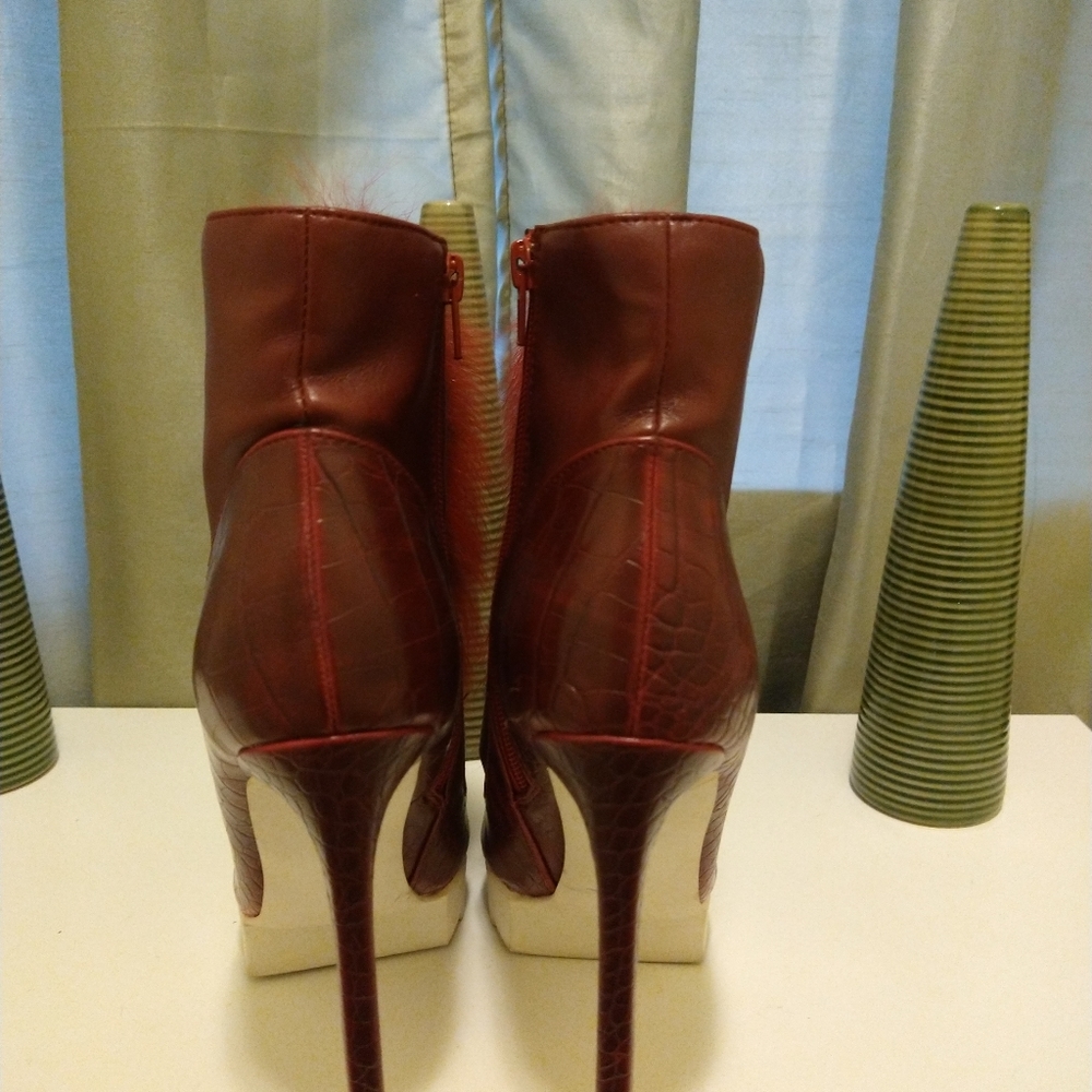 Boots - Picture 3 of 8